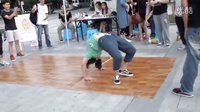 【旅行随记】小胖姐广场跳街舞秀腰功，惊呆观众