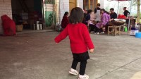 惊呆啦，两岁宝宝跳广场舞