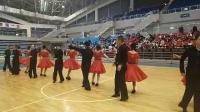 美女帅哥们在神木市体育馆跳集体恰恰舞