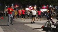 中老年人健身操 广场舞不是女生的专长男人也可以跳的很溜