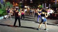 中国人到越南, 看看越南女人怎么跳广场舞? 跟中国大有不同