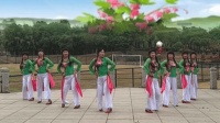 农村大妈们最新编的8人变队形版手绢舞《中国有个小地方》广场舞