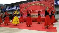 西安心连心民族舞团到农村, 新疆舞《最美的还是我们新疆》