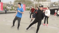 入门广场舞教程: 俩小伙领一群美女跳鬼步舞, 超适合初学者跟跳