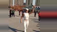 60岁美女喜欢跺脚, 酷爱跳广场舞健身