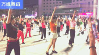 实拍深圳300人大型广场舞，两位90后美女撑起整个舞池颜值