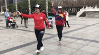 火遍全球的鬼步舞，来到中国变成广场舞，经典《夜之光》鬼步舞秀