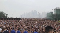 重庆投入240亿，最受争议的朝天门来福士广场开业，首日游客超35万人，快挤爆了……