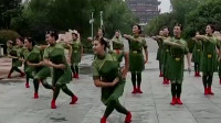 广场舞《军中姐妹》：音乐节奏很强，动作简单易学还好看！