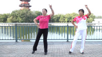 6旬大妈跳广场舞太有活力了，舞步简单很好学，能改善失眠慢性病