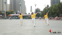 三位美女跳广场舞《醉千年》，音乐动感舞步优美，快来欣赏吧