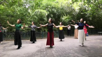 紫竹院广场舞《红枣树》歌曲好听，学员们跳得整齐好看