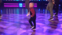 3岁娃跳广场舞登上美国知名节目 表现出色嗨翻全场