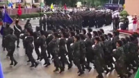 泰国女兵阅兵，这奇特的步伐，不知道的还以为是在跳广场舞呢