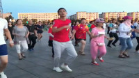 广场鬼步舞：简单的几步舞，分享给朋友们一起学学吧