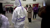 外国网友看中国医生广场舞 向中国医生致敬