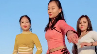 三个小姐姐跳广场舞太美了，做这个动作露出超级好身材，你们看哪个最美