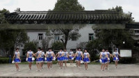 广场舞《共圆中国梦》，老师进行十六人变形队，整齐好看