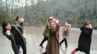 家庭幽默录像：广场舞大妈的魔性舞蹈，本来学跳舞却成了赵四尬舞