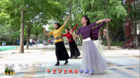 紫竹院广场舞《火红的萨日朗》，小红领舞