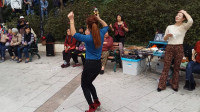 辣妹子带着一身舞艺来香港《闯码头》，观众疯狂追捧！