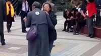 广场舞被广州爷爷奶奶跳成了双人舞的感觉，最尴尬的是，偷拍被发现了！