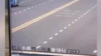 #贵州安顺公交车坠湖瞬间画面曝光：猛然转向 冲撞护栏
