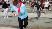 保定万达广场妖娆哥广场舞团队，音乐动感小胖老师跳的太棒了