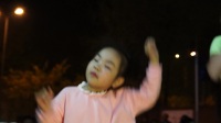 重庆5岁小女孩领100人跳广场舞 追随者为了她 搬家来跟她跳舞
