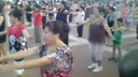 黑龙江北安市站前广场“僵尸舞”
