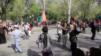 新疆广场舞尽显民族大团结