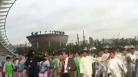 【发现最热视频】实拍！憨豆先生现身上海和大妈们大跳广场舞