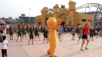 全国首次红歌快闪惊现阆中熊猫乐园，献礼国庆65周年