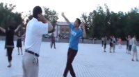 石河子东野镇广场舞男生对跳新疆舞