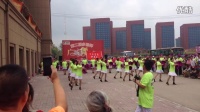 岱山公园“琴声艳舞”代表队表演的广场舞《跳到北京》
