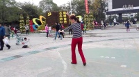 广场舞，策马扬鞭。汉川新河，我今年六十岁。学跳广场