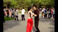 夫妻广场舞, 红裤子跳的太优雅了, 好像那玫瑰花