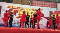 霞之光舞蹈团水兵舞参加太原（服装城杯）广场舞大赛以最高分取的了今天比赛的第一名！