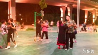 南张氏张俊豪舞蹈队（母子搭档）广场舞久别的人乐秀视频第4部_20170901211750022