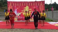 农村搞笑广场舞表演《小鸡小鸡》