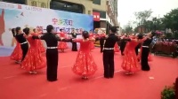 好美的广场舞《欢庆◎喜庆》，表演：宁乡欢乐兄弟队
