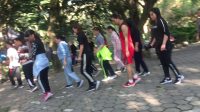 南宁市狮山公园舞动青春健身队鬼步舞《香巴拉恋曲》