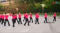 广场舞《撸起袖子加油干》。表演：阳城县霍家腾飞舞蹈队。“魅力城市 最美乡村”走进阳城，全国巡拍活动在阳城宇佳广场。