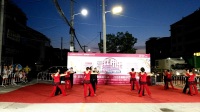 2018年7月15日电信广场舞比赛花之俏健身队表演四步造型《山谷里的思念》