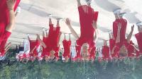 VI喜庆七一  颂党思源    大型广场舞表演
泰州市凤城合唱团春雨草堂健身队表演
《红歌联唱》   领舞团长   周文如D20180701082350