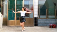 燕子在农家小院学跳广场舞《想你想不够》，演唱天籁天