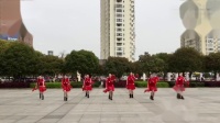 不止明星爱国美女大妈穿红舞裙齐跳爱国广场舞《最美的中国》