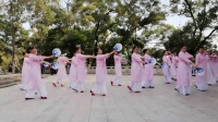 o2《梨花颂》编舞杨桂凤一全视频景外拍录完成一龙川人民广场舞蹈队演