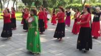 保定市梅子新疆麦西来甫舞蹈团庆八一建军节演出，新疆广场舞领舞王喜梅团长老师，地点保定市竞秀公园，2019年8月1号上午。