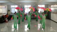 遵化开心广场舞，东三里舞蹈队在大队领导支持下，姐妹们开心快乐学跳扇子舞张灯结彩绿